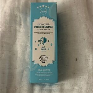 J.Cat Beauty Instant Skin Brightening Primer